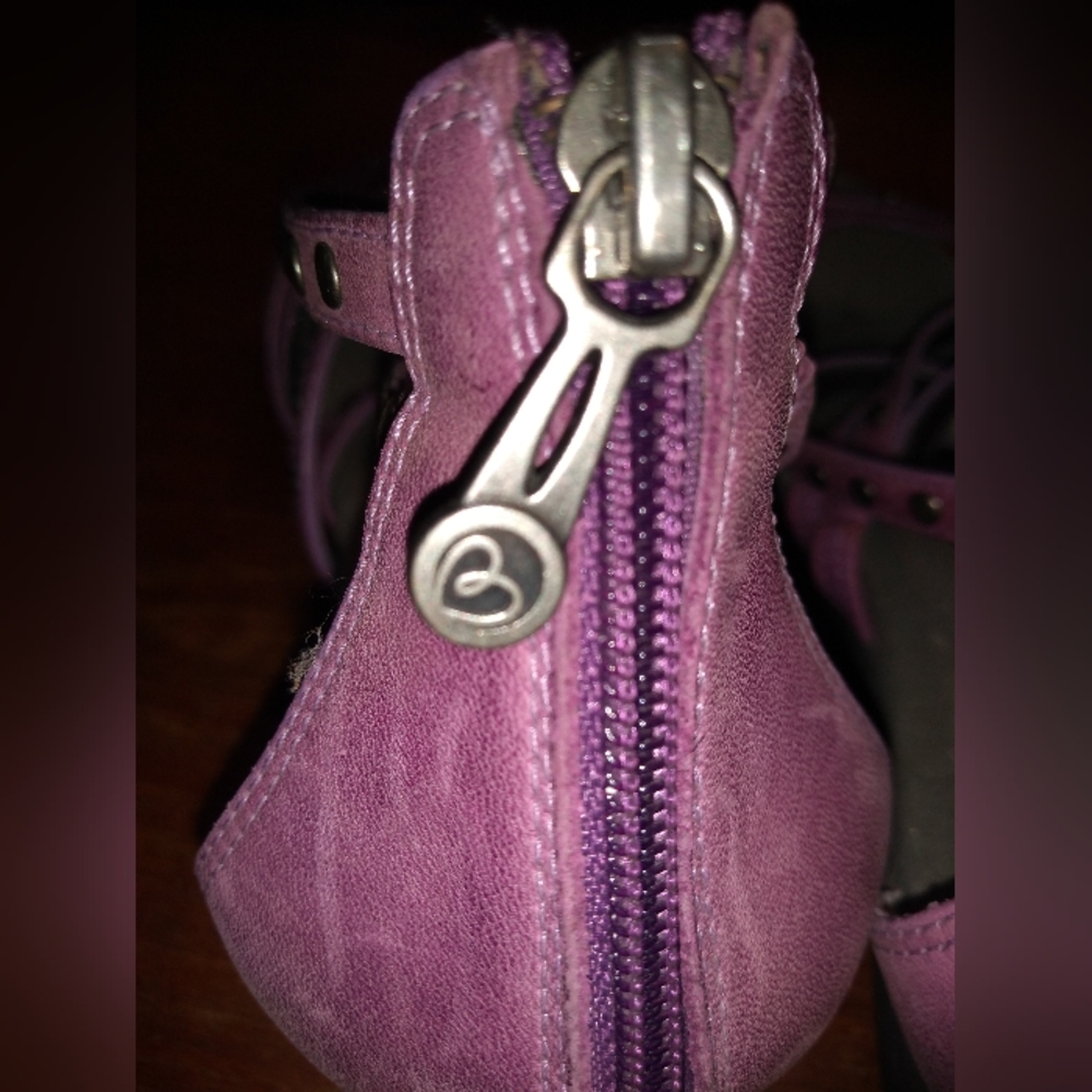 Blondo Purple Strappy Leather Sandals, Size 8W, Zippered Backs, Studded … - Picture 4 of 12